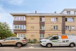 <p>Looking for a spacious, move-in-ready apartment with comfort and a practical layout in Hasselt? Then this apartment on Rederijkerstraat is certainly worth considering. Located on the first floor, the property enjoys a quiet residential setting while remaining conveniently connected to Hasselt and the amenities you need on a daily basis.<br />With 119m² of living space, the apartment offers plenty of room to live comfortably. The layout is practical and allows the different spaces to be used according to your own lifestyle and needs. The living area forms the heart of the apartment and benefits from pleasant natural light thanks to the aluminium window frames with double glazing.<br />The property features three spacious bedrooms measuring 17m², 14m² and 13m². This makes the apartment particularly suitable for a family, while also providing the flexibility to use one of the rooms as an office or hobby space. The 5.25m² bathroom is practical and equipped with a bathtub and convenient shower. The overall layout offers comfortable everyday living without the need for major renovation works.<br />Another important advantage is that the apartment is ready to move into. You can settle in immediately and give the interior your own personal touch. Heating is provided by individual natural gas radiators, while hot water is also supplied by gas. The property has an energy label C with a score of 244 kWh/m², confirming a solid level of energy performance.<br />The apartment also benefits from a private terrace, providing a pleasant outdoor space where you can enjoy some fresh air and a quiet moment. A private garage completes the property and offers convenient parking as well as additional storage space.<br />The location is another strong point. You live in a quiet residential neighbourhood while remaining close to shops, schools, a sports centre, the railway station and the main access roads into Hasselt. This makes the apartment a good fit for anyone who values a peaceful home environment without wanting to compromise on accessibility and everyday convenience.<br />An appealing apartment for anyone looking for space, comfort and a home that is ready to move into in Hasselt. Discover the property's possibilities and advantages for yourself during a viewing.</p>