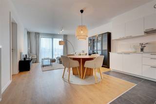 <p><span>This </span><span>brand new apartment</span><span> is located in a new building on the corner of Plantin and Moretuslei and Provinciestraat in the center of Antwerp. The </span><span>location is super central</span><span> with all stores, downtown, public transport and Antwerp Central Station within walking distance. </span></p><p><span> </span></p><p><span>The apartment is located on the </span><span>5th floor </span><span>and was completely </span><span>furnished to perfection</span><span>. Also amenities such as washing machine, dryer, iron,.... </span> everything<span>is provided</span><span>. </span><span> There </span><span>are 3 bedrooms</span><span>, </span><span>3 bathrooms</span><span>, </span><span>2 terraces</span><span>, as well as a communal </span><span>bike shed </span><span>and even a </span><span>gym</span><span>!</span></p><p><span> </span></p><p><span>Layout</span></p><p><span>- entrance hall</span></p><p><span>- guest toilet</span></p><p><span>- living room and dining room</span></p><p><span>- open fitted kitchen</span></p><p><span>- terrace 1 (5m²) south-west facing</span></p><p><span>- bedroom 1 with bathroom (shower and sink)</span></p><p><span>- night hall</span></p><p><span>- storage room with washing machine and dryer</span></p><p><span>- bedroom 2 with bathroom (shower and sink)</span></p><p><span>- terrace 2 (4m²) east facing</span></p><p><span>- bedroom 3</span></p><p><span>- bathroom 3 with bath, double sink and toilet</span></p><p><span> </span></p><p><span>General building</span></p><p><span>- built in 2023</span></p><p><span>- elevator</span></p><p><span>- bicycle storage</span></p><p><span>- free fitness on floor 1</span></p><p><span> </span></p><p><span>Details</span></p><p><span>- available from 01/10/2025</span></p><p><span>- fully furnished </span></p><p><span>- rent 1.950 euro + provision 200 euro per month (heating included)</span></p><p><span> </span></p><p><span>Are you interested in this furnished apartment for rent in Antwerp center, are you looking for other real estate or do you want to know the value of your property? Then BOLT immo is the right place for you! We will gladly help you.</span></p>