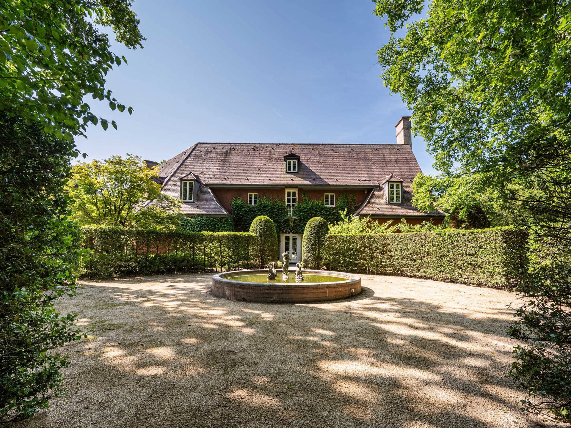 House for sale in Brasschaat with 5 bedrooms - photo 1