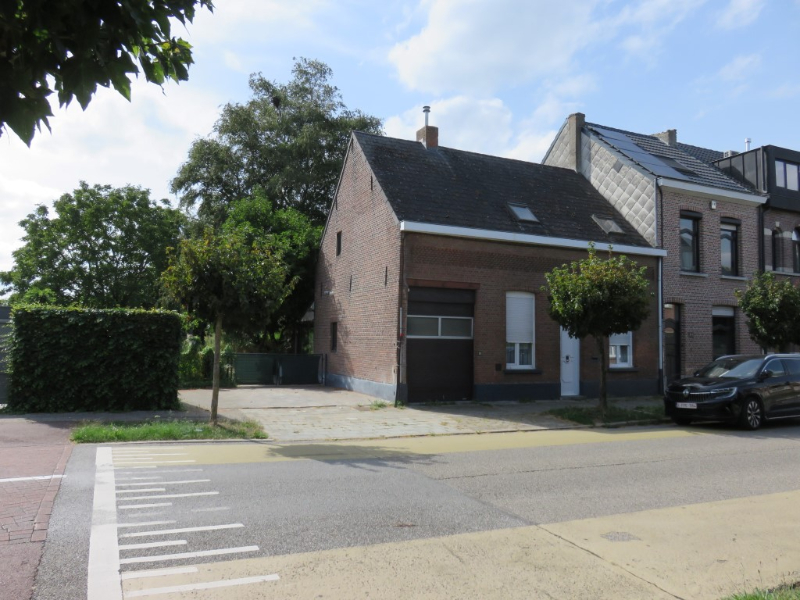 Totaal te renoveren woning op groot perceel van ca. 1270m² - foto 1