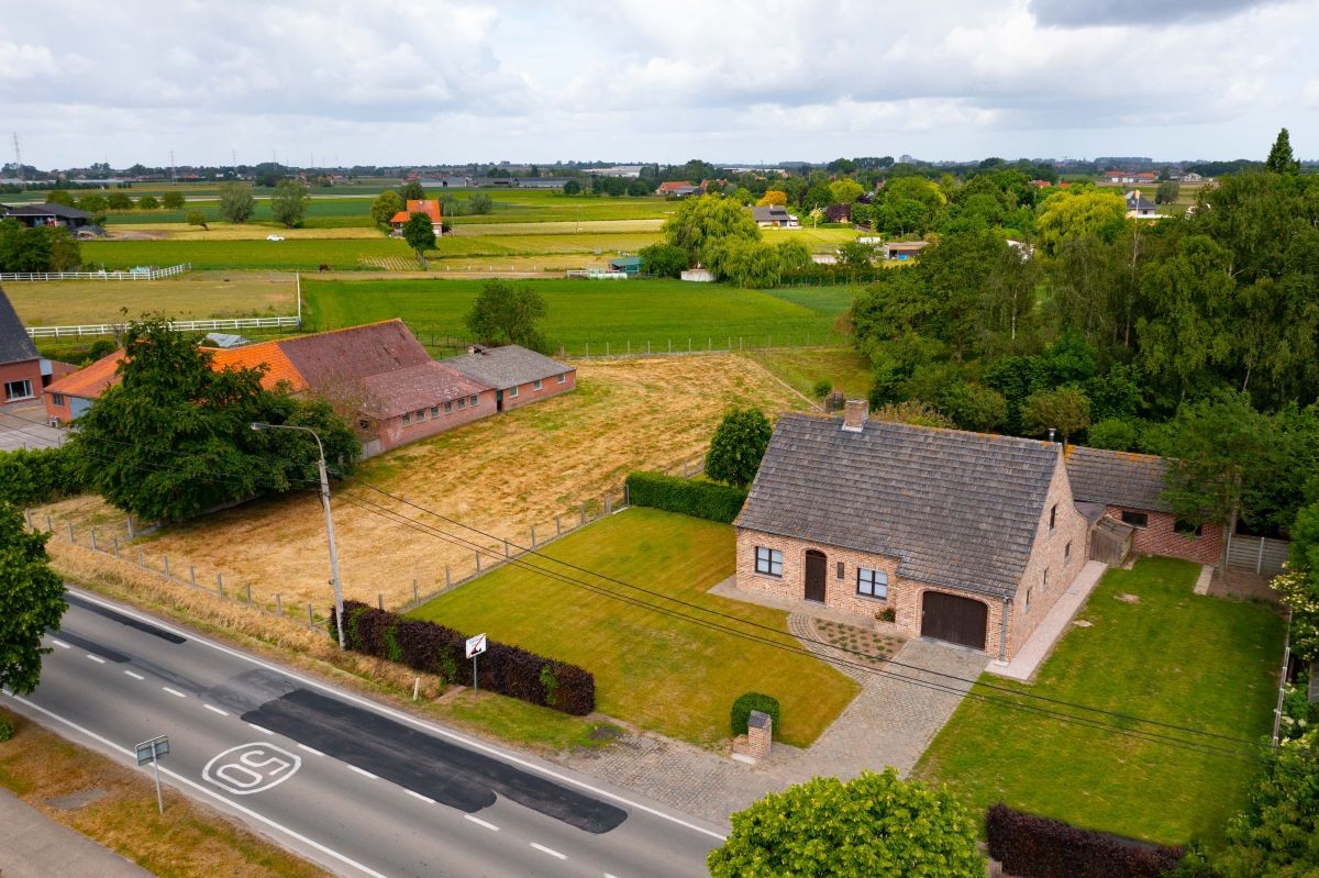 Hoevetje met residentiële woning en stallen te koop op 1 ha te Staden en Hooglede - foto 1