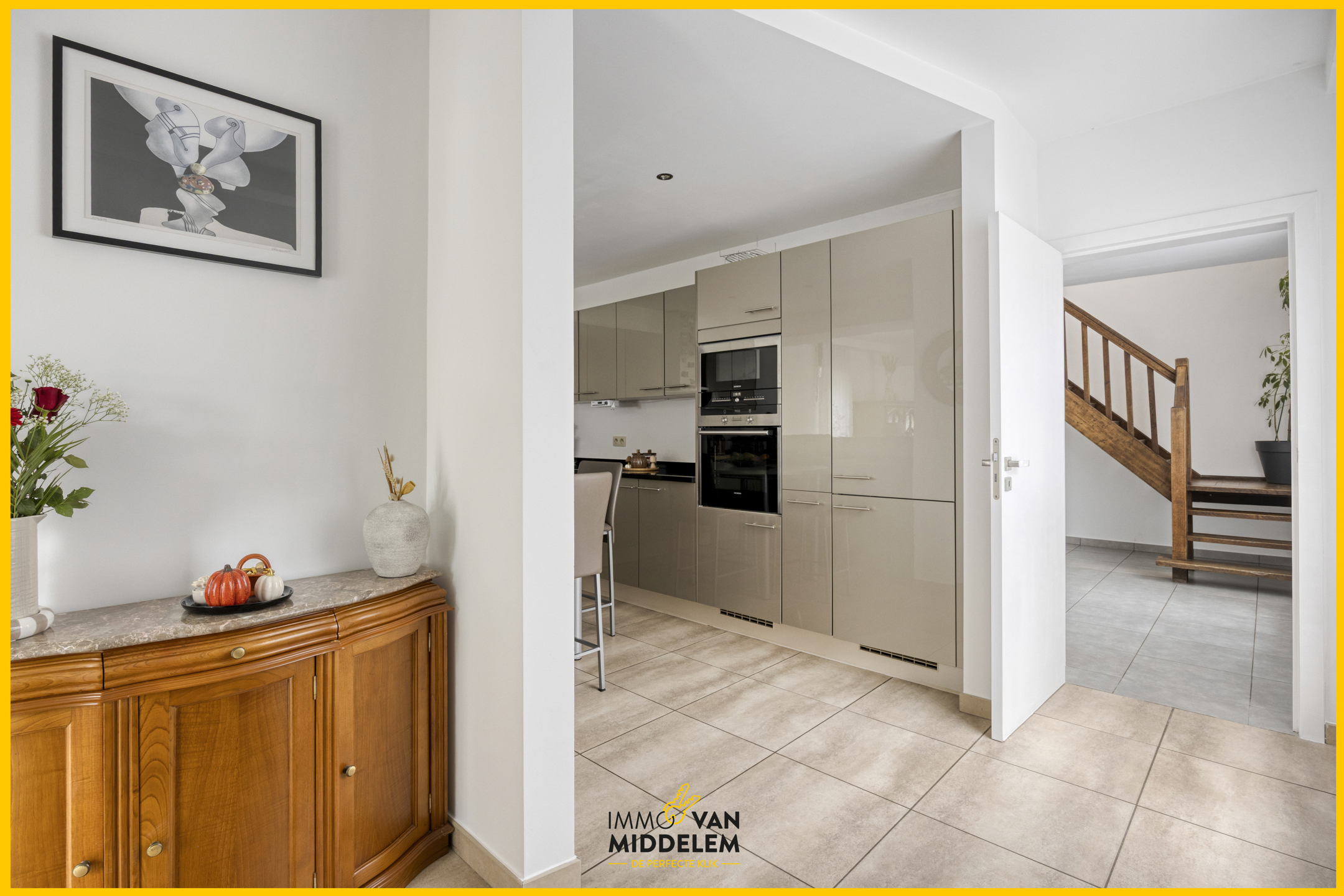 INSTAPKLARE WONING MET 3 KAMERS, TERRAS, TUIN EN GARAGE - foto 2