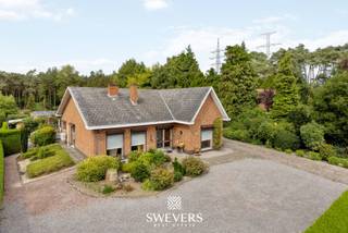 Voor meer info en foto’s, surf naar www.swevers.be – Deze open bebouwing in de Bremstraat 8 in Beringen biedt ruimte, comfort en tal...