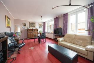 Ligging Dit appartement is gelegen in de Erasmusstraat 18 te Borgerhout (2140), in een rustige en aangename straat met een vlotte verbinding...