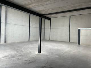 grote nieuwbouwloodszeer mooie grote loods.aansluiting van elektriciteit is aanwezig.Volgende functies zijn toegelaten:- ambachtelijke bedrijven;-...