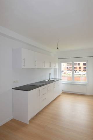 Gezellig appartement  met zicht op de Dijle.<br />Gelegen op wandelafstand van het centrum van Mechelen en dichtbij Station Nekkerspoel en fietsostrade (600m)<br /><br />Indeling: leefruimte , open keuken , berging , badkamer en 1 slaapkamer,  aangenaam terras .<br />1ste verdiep, geen lift.<br />Gunstig EPC- B attest<br /><br />Vaste kosten 25€/maand, beschikbaar vanaf 1/05/2026<br /><br />Voor meer info of een bezoek via info@immovos.be of 0492/63.58.05<br /><br /> 