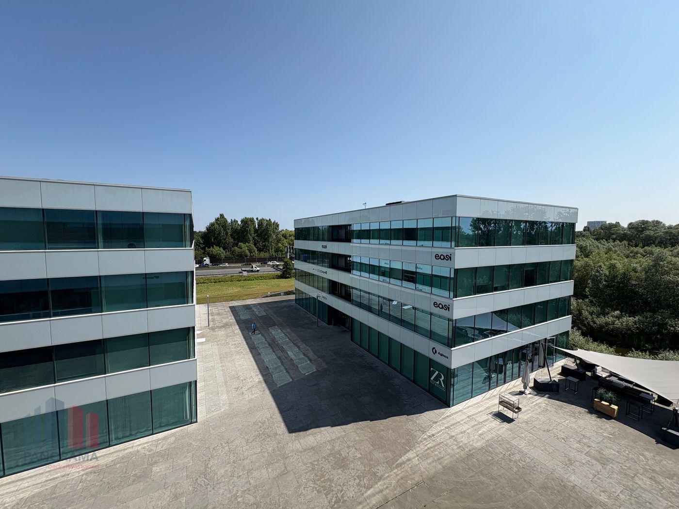 323 m² stijlvolle kantoren op toplocatie langs E40 te Zwijnaarde - foto 1