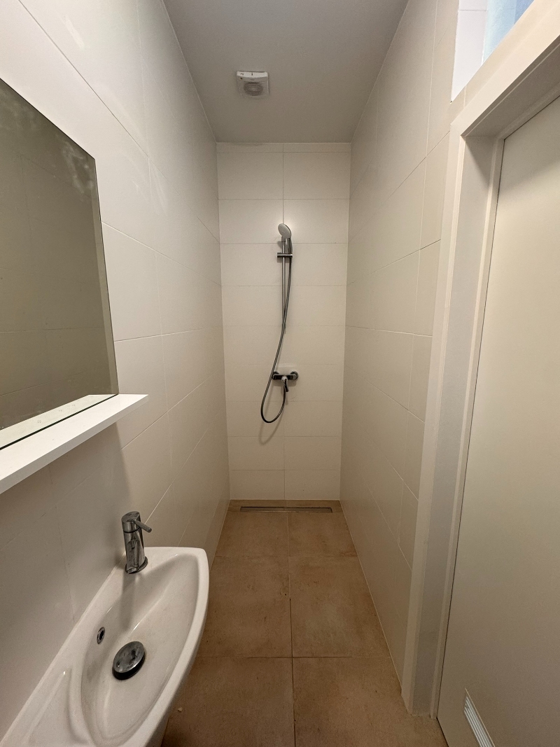 Gerenoveerde STUDENTEN-kamer (GEEN DOMICILIE MOGELIJK!) te huur in Gent, nabij UZ/station/overpoort - foto 2