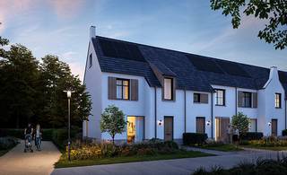 <strong>Tussen stad en stilte: wonen in Wolske, Hasselt</strong><br /><br />Ontdek deze stijlvolle halfopen woning in Wolske, een groene en autoluwe woonwijk net buiten de ring van Hasselt. Dankzij de doordachte architectuur, grote ramen en lichte gevels geniet je van een aangenaam, luchtig woongevoel met veel natuurlijk licht. Binnen vind je een energiezuinig wooncomfort dankzij vloerverwarming, zonnepanelen en een warmtepomp – goed voor een E-peil 0. De open leefruimte met aansluitende tuin creëert een vlotte overgang tussen binnen en buiten, perfect voor gezinnen of wie houdt van rust en ruimte.<br /><br /><strong>Troeven van deze woning:</strong>
<ul>
	<li>Energieneutraal wonen (E-peil 0)</li>
	<li>Klassieke architectuur en lichtrijke leefruimtes</li>
	<li>Autoluwe, kindvriendelijke wijk</li>
	<li>Tuin en privatieve parkeermogelijkheid</li>
	<li>Op enkele minuten van het centrum van Hasselt</li>
	<li>€413.000 (exclusief kosten)</li>
	<li>3 slaapkamers</li>
</ul>
Wonen in Wolske is kiezen voor rust, stijl en toekomstgericht comfort.<br />👉 Vraag meer info aan of plan een bezoek via wolske.be of 011 211 211.