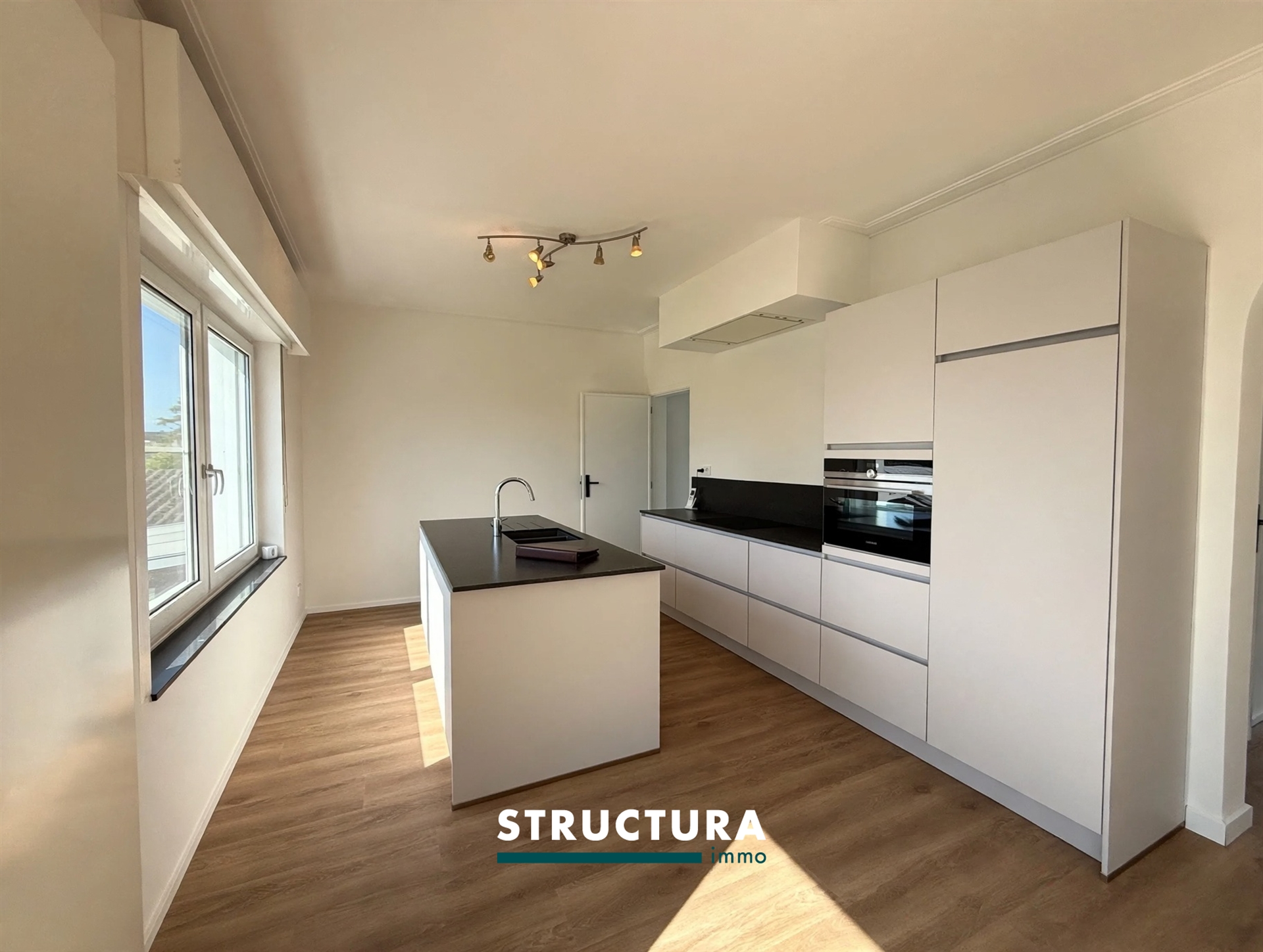 Appartement Tripex evec emplacement de voiture - photo 4