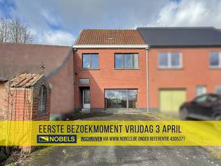 Ruime rijwoning met DIEPE TUIN EN OPRIT gelegen op VLOT BEREIKBARE LIGGING in Geraardsbergen. Deze gesloten bebouwing biedt een mooie...