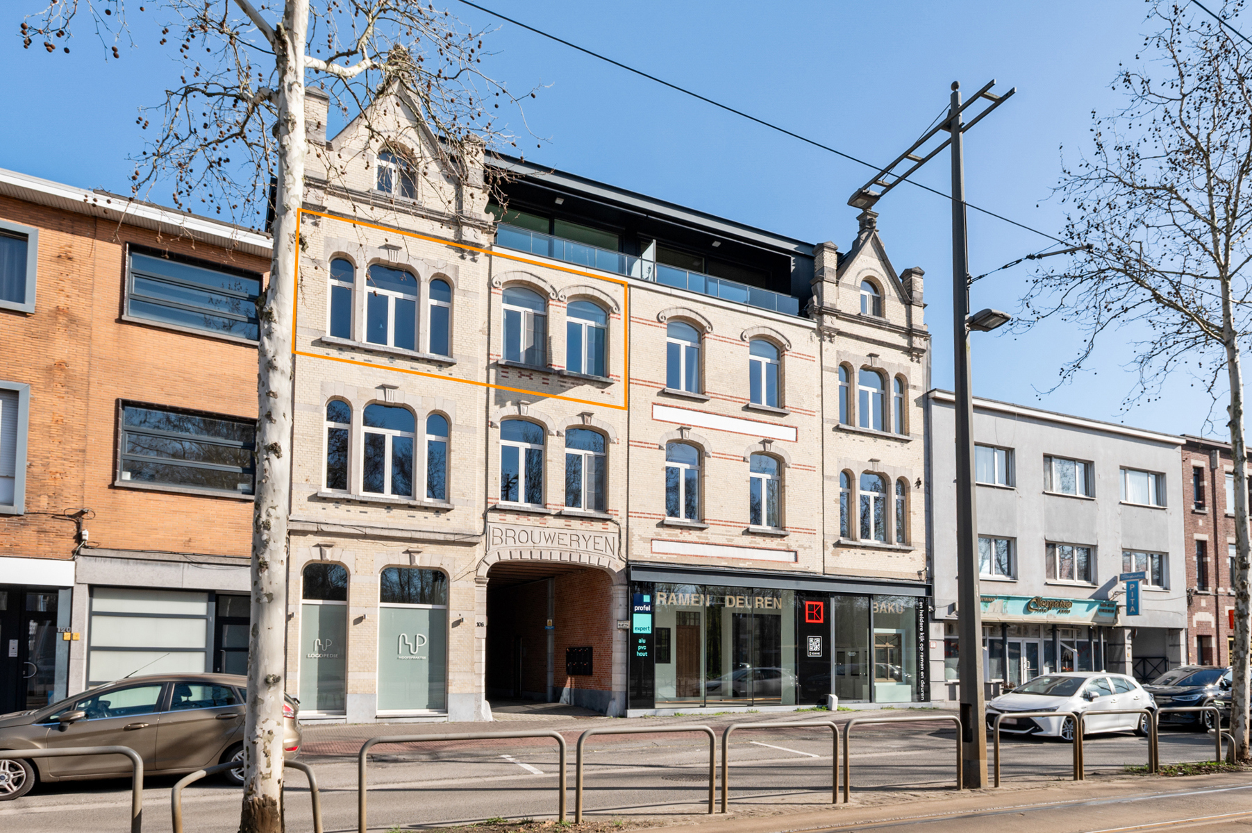 Lichtrijk appartement met terras in statig karakterpand - foto 1