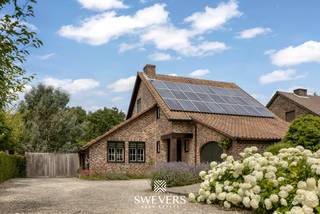 Voor meer info en foto’s, surf naar www.swevers.be – Charmante open bebouwing op eenuitzonderlijk perceel van 20a 81ca in de Mommestraat 54 in...
