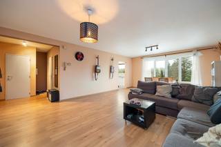 Ruim drieslaapkamerappartement met uitzicht op de vaart in hartje Sint-Job Dit appartement bevindt zich op een absolute toplocatie.Nabij het centrum...