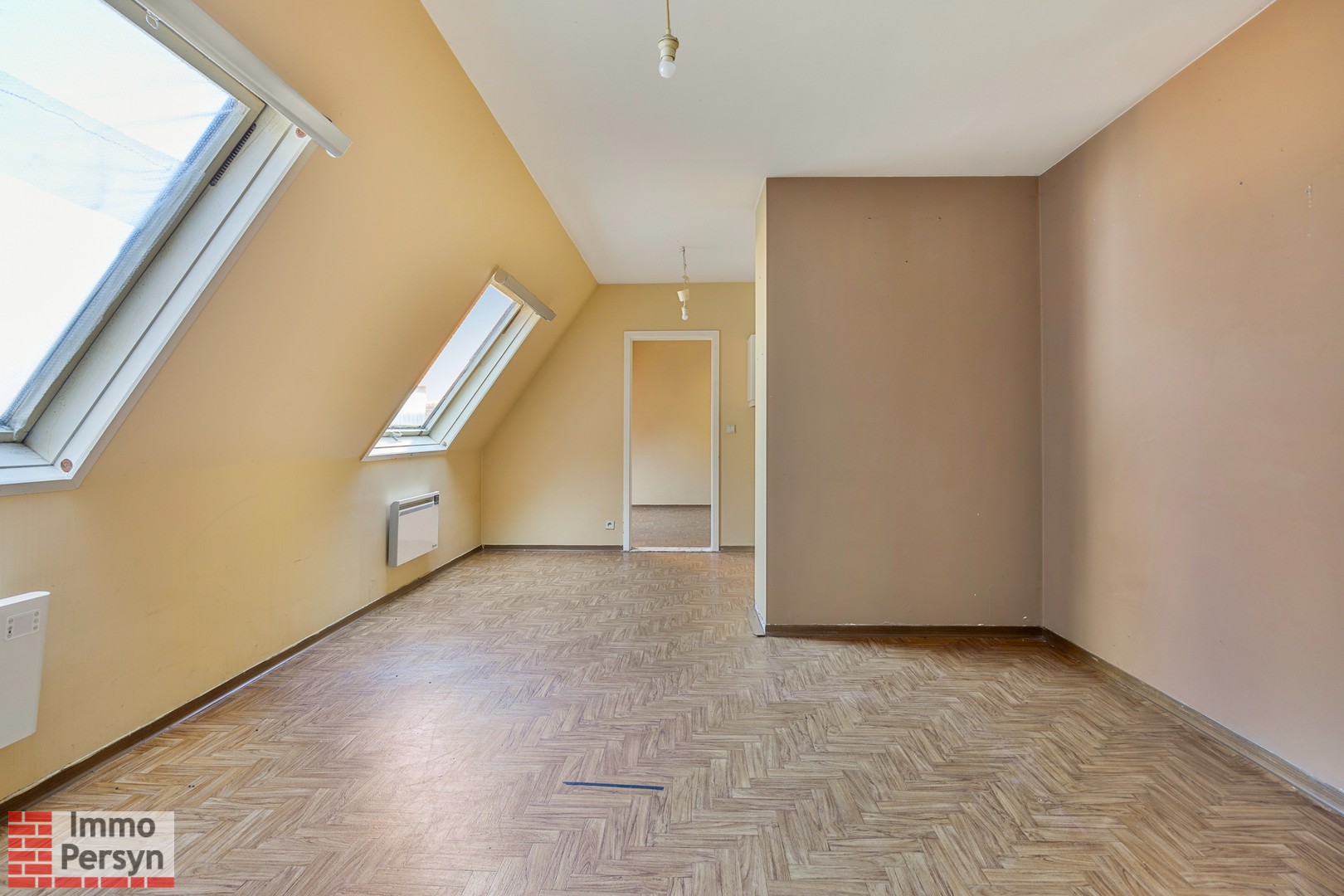 Unieke Renovatorkans: Centrale Ruimte in Aarschot met diverse mogelijkheden - foto 3