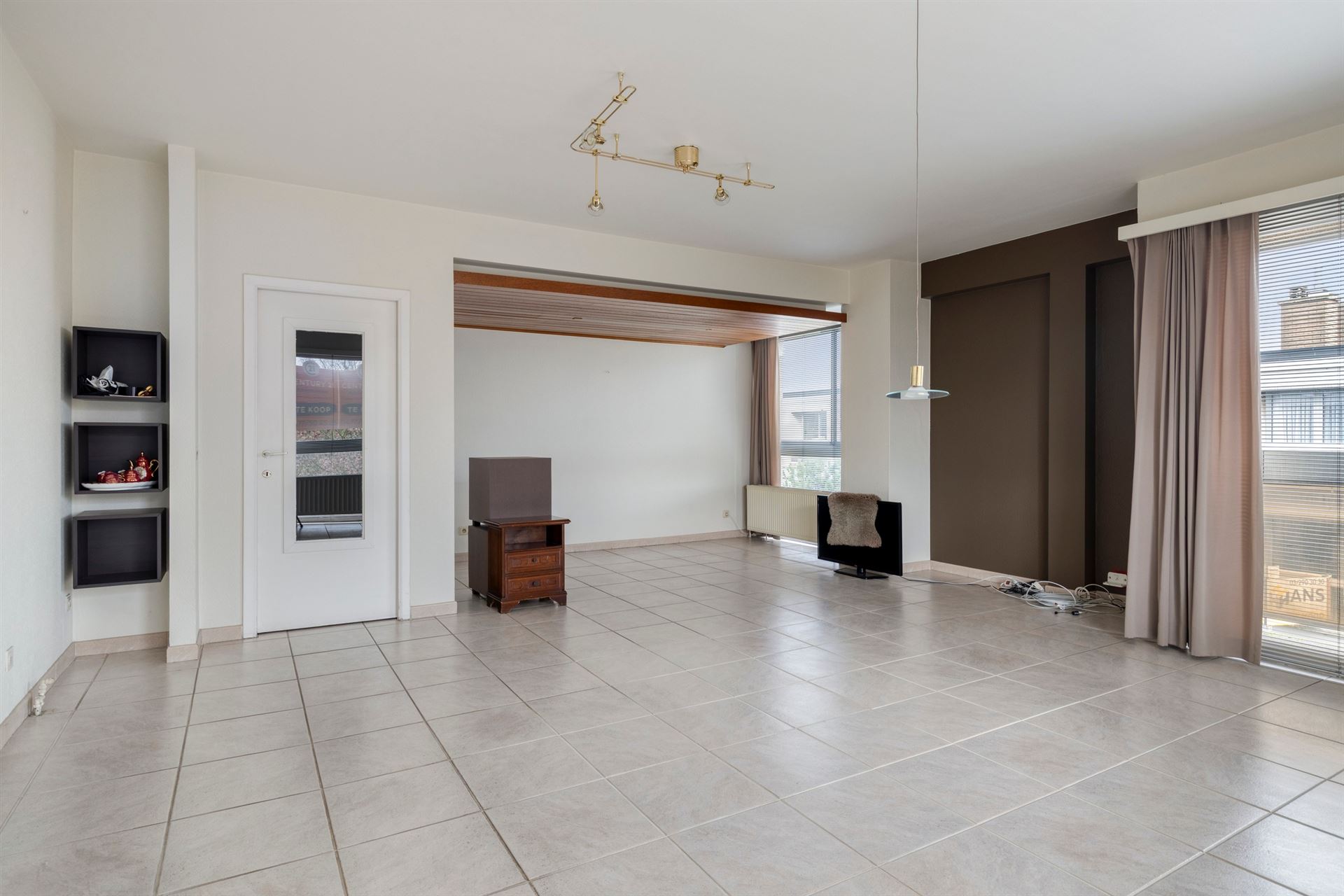 Tijdloos gerenoveerd app. 2 slpks, terras en autostaanplaats - foto 4