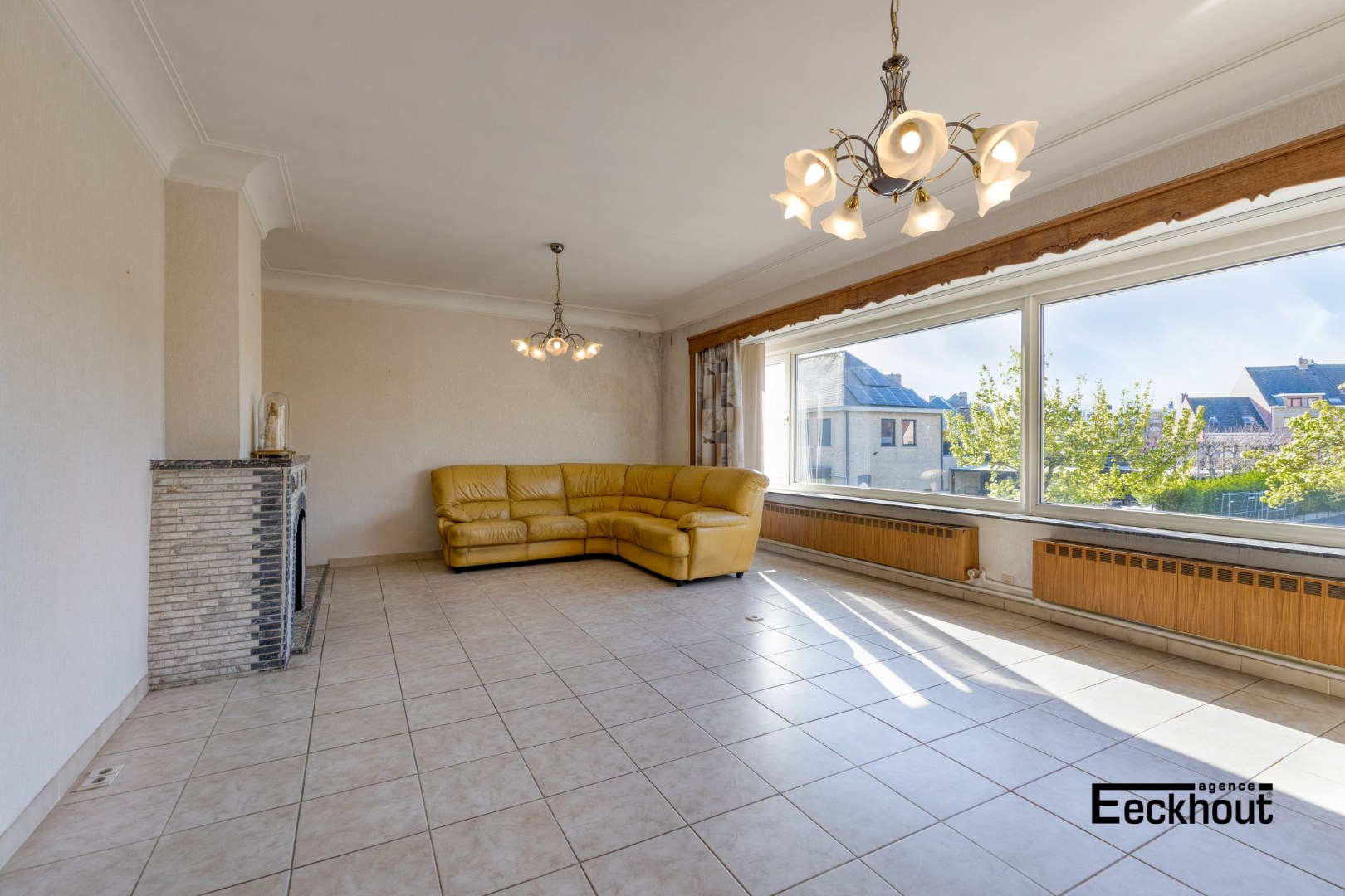 Zeer ruime woning boordevol potentieel met grote garages en mooi open zicht! - foto 5