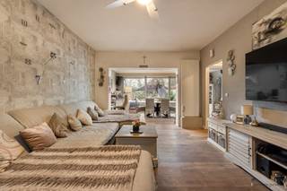 Looking for a house with 3 (mog.4) bedrooms in the center of Brasschaat. Then this house on the Van de Wiellei might be for you. Close to...