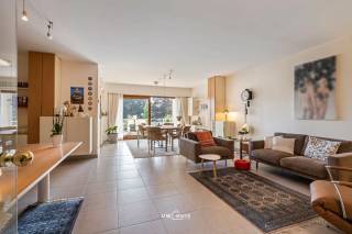 Op een toplocatie in de Esmoreitlaan op Linkeroever, omringd door groen en op slechts enkele minuten van het bruisende stadscentrum van...