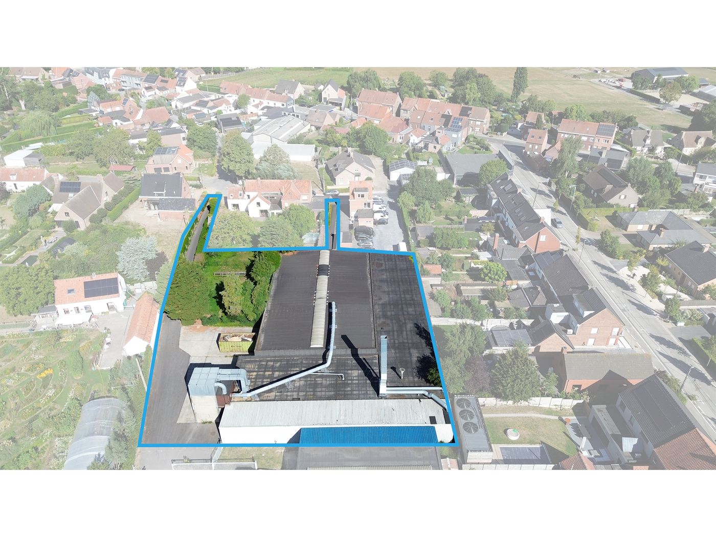 Strategisch gelegen bedrijfsgebouw van +/- 1.850 m² op perceel van +/- 3.795 m² nabij E17 - foto 1