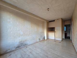 Located in the heart of Tournai, on the 2nd floor of a building, this 27 m² studio represents an ideal opportunity for an investor or a...