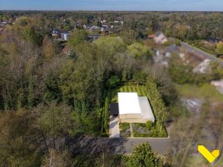 <p><strong>Ruime bouwgrond in een rustige en bosrijke omgeving te Mol</strong></p>
<p>Rustig gelegen bouwgrond van 1472 m² in een groene, bosrijke omgeving te Mol. Dit perceel biedt een uitstekende opportuniteit voor wie op zoek is naar ruimte, privacy en een natuurlijke woonomgeving.</p>
<p>De grond beschikt over een oostgerichte tuin, ideaal om ’s ochtends te genieten van de zon en een aangename lichtinval doorheen de dag.</p>
<p>Dankzij de rustige ligging en het omliggende groen combineert deze bouwgrond het beste van twee werelden: wonen in alle sereniteit, met toch een vlotte bereikbaarheid naar het centrum en belangrijke invalswegen.</p>
<p><strong>Troeven:</strong></p>
<ul>
<li>Oppervlakte: 1472 m²</li>
<li>Rustige, bosrijke omgeving</li>
<li>Oostgerichte tuin</li>
<li>Ideaal voor open bebouwing</li>
</ul>
<p>Interesse? Neem gerust contact op voor meer informatie.<br /><br />*De aanduiding op de foto is van informatieve aard. De werkelijke perceelsgrens kan afwijken van deze afbeelding.<br /><br /></p>