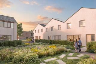 Deze woning is ingedeeld als volgt: inkomhal met vestiaire en gastentoilet gevolgd door een keuken en leefruimte uitgevend in de tuin met zonneterras. Onder de trap naar de verdieping bevindt zicht een praktische berging. Op het verdiep bevinden zich twee slaapkamers met een gedeelde badkamer en berging. <br /><br />De woning is gelegen in Seir, een uitzonderlijke ontwikkeling waar comfort, gemeenschapsgevoel en hedendaags wonen samenkomen, gelegen op een boogscheut van de Kerktoren van Ten Ede, tussen Heusden en Wetteren. Dankzij tal van gedeelde voorzieningen met een zwemvijver, binnenzwembad, kampvuurplaats, sauna, moestuin en buurthuis geniet je van heel wat luxe zonder overdreven kosten. Seir staat voor ‘ontmoeten zonder moeten’ en biedt 22 woningen en 11 appartementen, afgestemd op een brede diversiteit aan bewoners. Het concept richt zich op mensen die houden van sociaal contact en engagement, zonder daarbij in te boeten aan privacy, rust en comfort. <br /><br />Dankzij een beoveld met geothermische warmtepompen, vloerverwarming én -koeling, fotovoltaïsche panelen en ventilatiesysteem D wordt Seir een BEN-project met alle nieuwste technieken voor een future-proof investering. <br /><br />Verlaagd btw-tarief van 6% mogelijk, zowel voor eigen bewoners (enige woning) als voor investeerders (15 jaar verhuur). Ontdek je graag het volledige aanbod van Seir? Van harte welkom voor een individuele presentatie bij Landbergh in Gentbrugge.