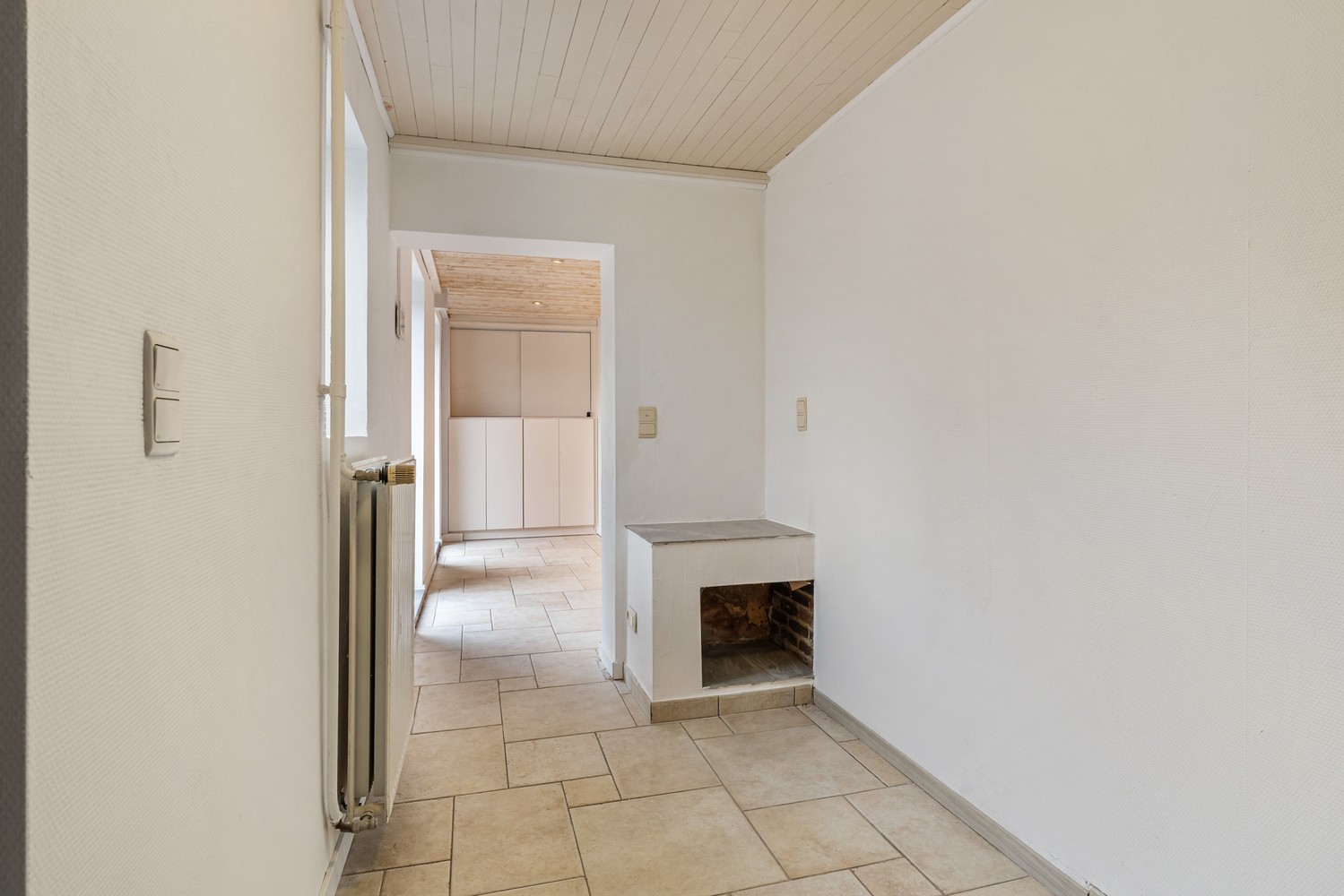 Gerenoveerde en instapklare woning met drie slaapkamers en achtergelegen tuin op een perceel van 11 are 5 centiare te Begijnendijk ! ! - foto 4