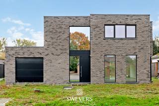Interesse? Meer informatie op www.SWEVERS.be. - In de rustige Sint-Jansstraat in Kuringen-Heide staat een gloednieuwe BEN-woning uit 2023 klaar...