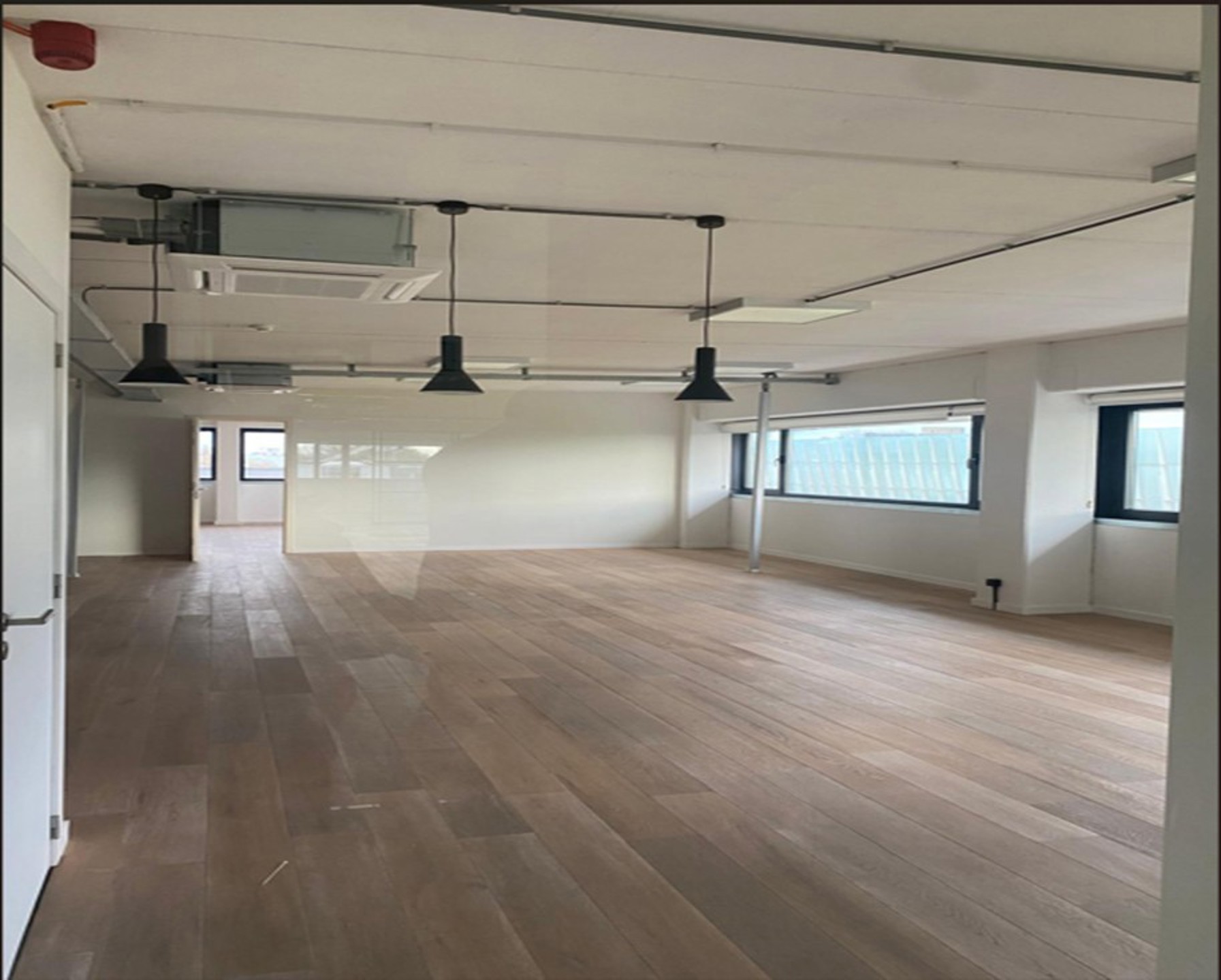 Kantoren 190m² te huur links 2de verdiep - foto 2