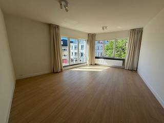 Te huur: volledig vernieuwd appartement op de tweede verdieping met een overvloed aan natuurlijk zonlicht. Dit instapklare appartement werd...