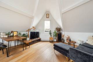 Wonen tussen de Draakplaats en de Dageraadplaats? Centraler wordt het hier niet in Zurenborg, in dit unieke hoekappartement. Denk: veel licht,...