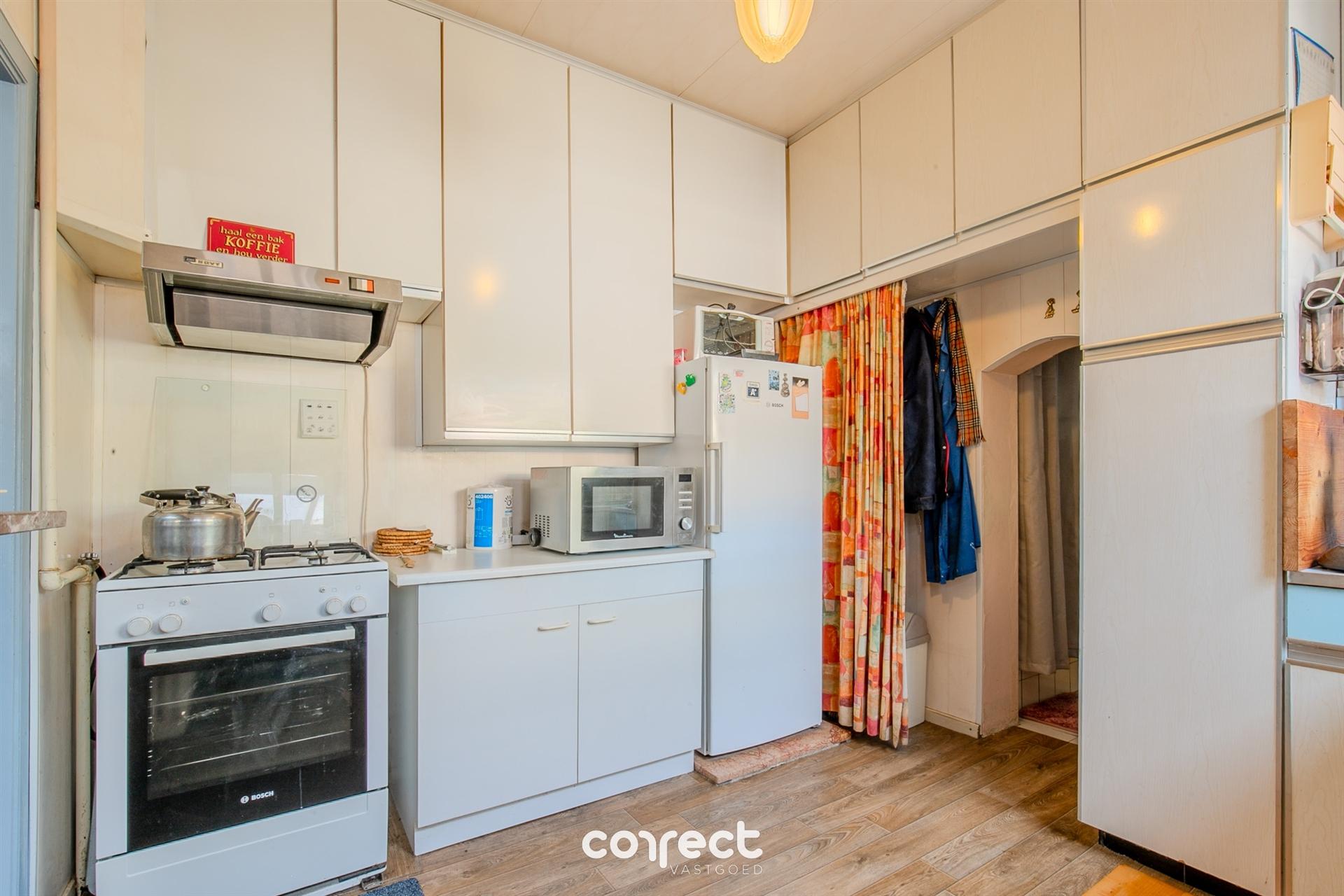 Te renoveren halfopen bebouwing met heel wat potentieel. - foto 5