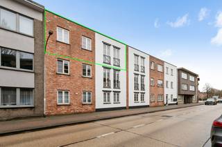 In een recent, kleinschalig appartementsgebouw uit 2016 bevindt zich dit instapklare appartement, ideaal gelegen vooraan in het gebouw. Dankzij...