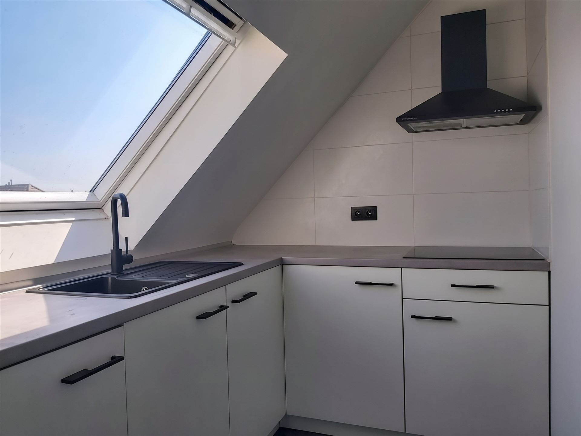 Appartement met 1 slaapkamer, terras en privatieve autostaanplaats in Maasmechelen! - foto 5