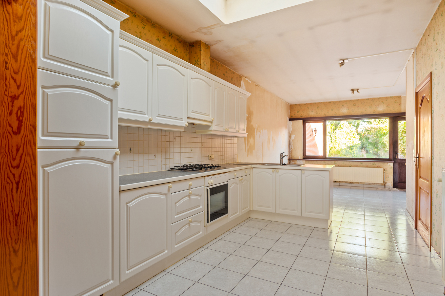 TE RENOVEREN WONING MET GROTE TUIN EN HEEL VEEL POTENTIEEL - foto 5