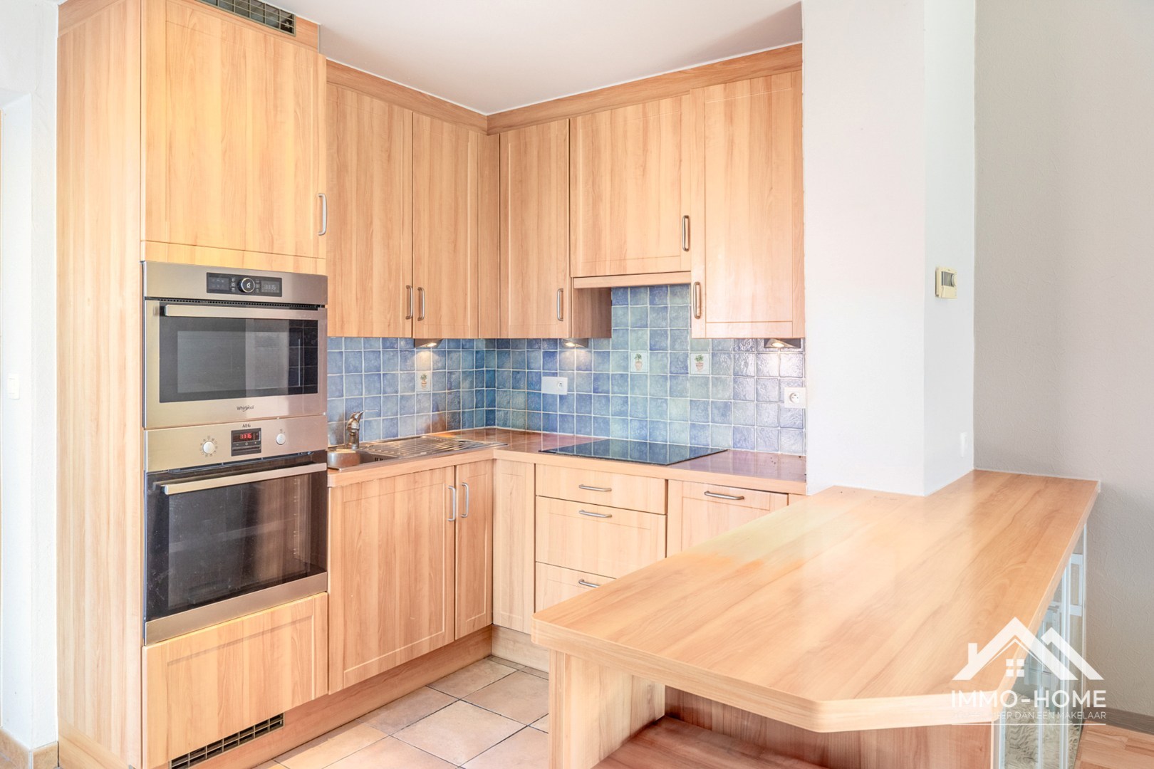 Frituur en magazijn met appartement op een topligging! - foto 3