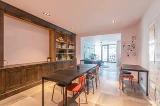 In het centrum van Sint-Niklaas bevindt zich deze prachtige kantoorruimte van +/-94 m² met bijkomend achterliggend een patio. Het pand is...