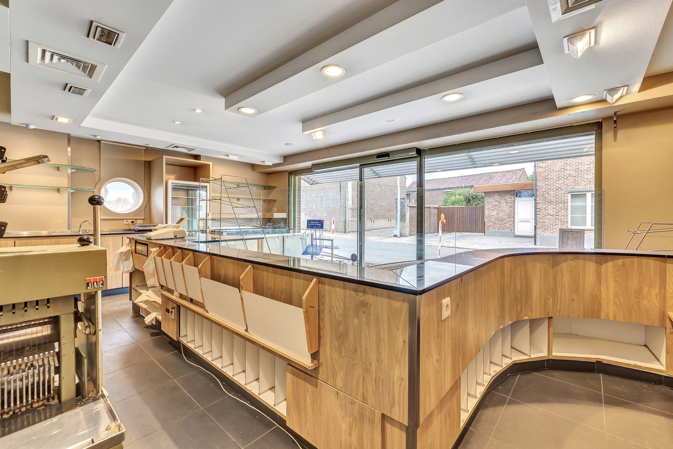 Handelswoning met ruime garage  - foto 3