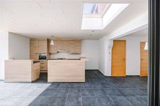 OUDENAARDE - Bent u op zoek naar een instapklare woning in centrum Oudenaarde?Dan is dit pand misschien wel iets voor u! De belangrijkste kenmerken...