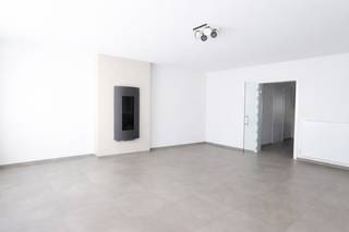 Dit aangename duplex appartement bevindt zich op de tweede en derde verdieping van een kleinschalige, rustige residentie.Op de tweede verdieping vind...