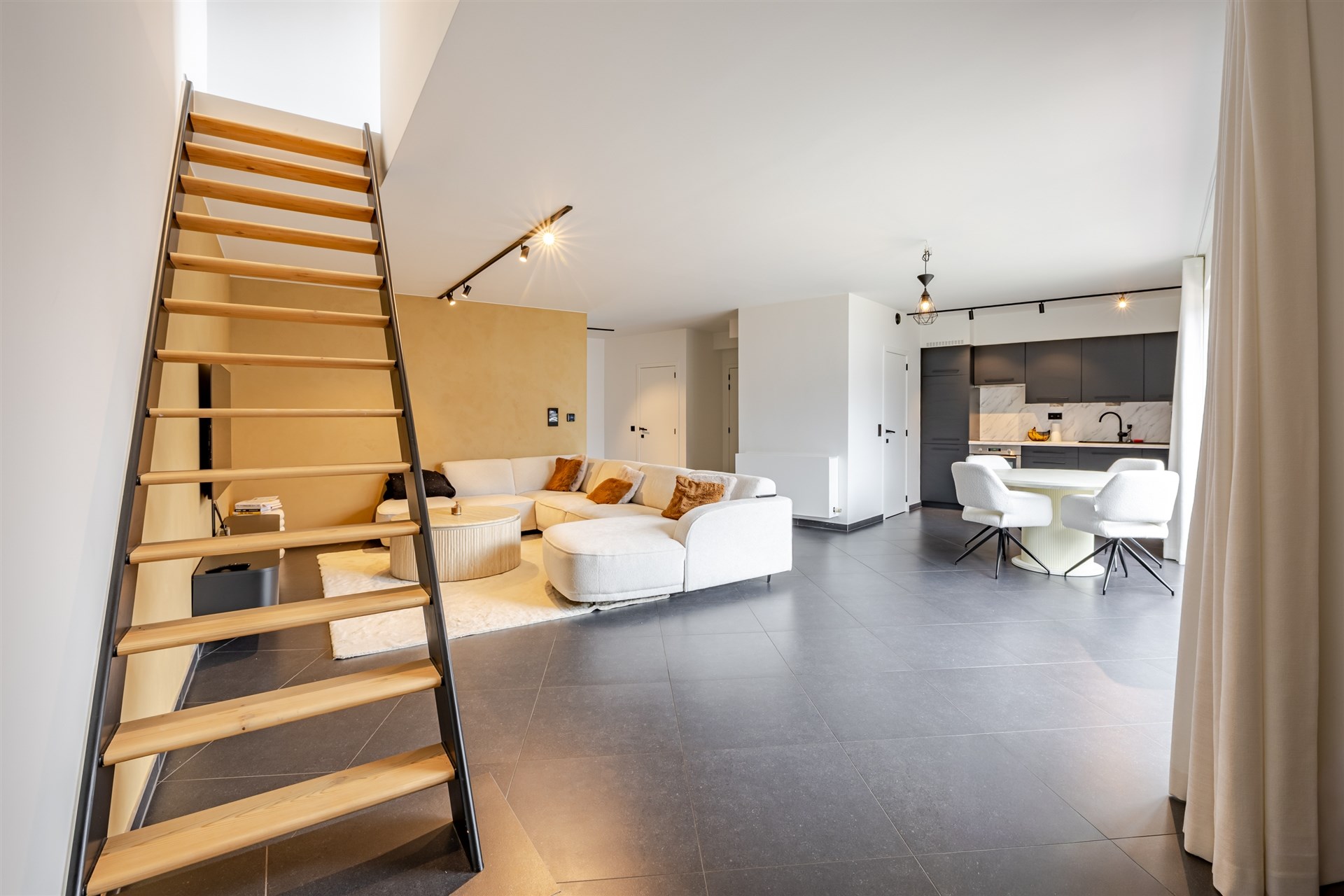 Modern en lichtrijk appartement met 3 terrassen+staanplaats  - foto 3