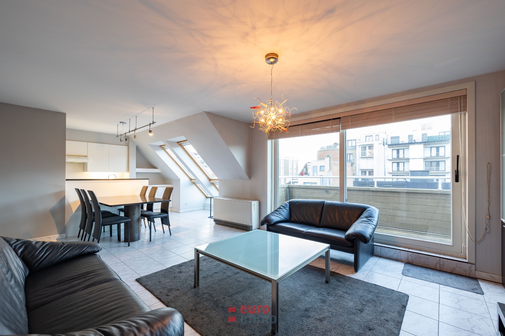 Ruim en lichtrijk appartement in de winkelstraat van Nieuwpoort - foto 4