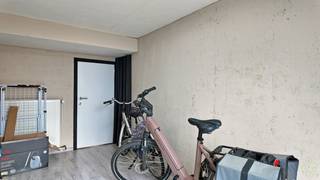 Deze charmante gesloten bebouwing is rustig gelegen in de Sasdijkstraat te Assenede en biedt een aangename woonomgeving met zicht op open veld...