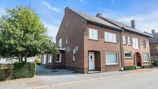 Welkom op de Leuterweg 16 in Maasmechelen.Bent u op zoek naar een ruime half- open bebouwing in het populaire Eisden?Bent u op zoek naar een woning...