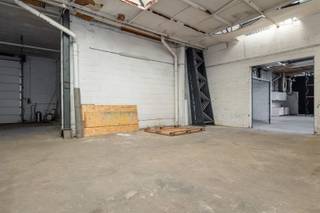 Bent u op zoek naar een perfect bereikbaar magazijn met functionaliteit? Dan is dit pand aan de Koningin Astridlaan 58 in Kontich precies wat u...