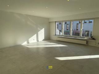 Dit centraal gelegen appartement in Schilde combineert ruimte, licht en een praktische indeling. Gelegen op de eerste verdieping en...