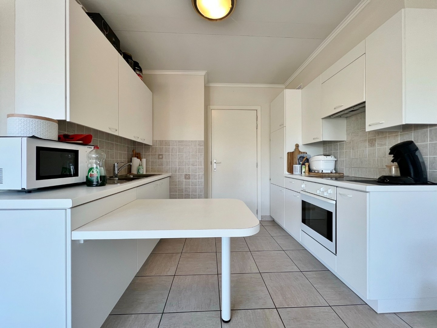 Rustig en tevens centraal gelegen appartement met ruim terras en garage. - foto 5
