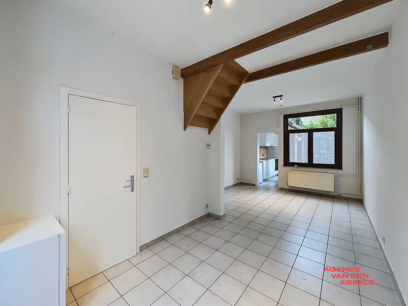 Charmante woning met 2 slaapkamers en moderne badkamer in hartje Brugge - foto 2