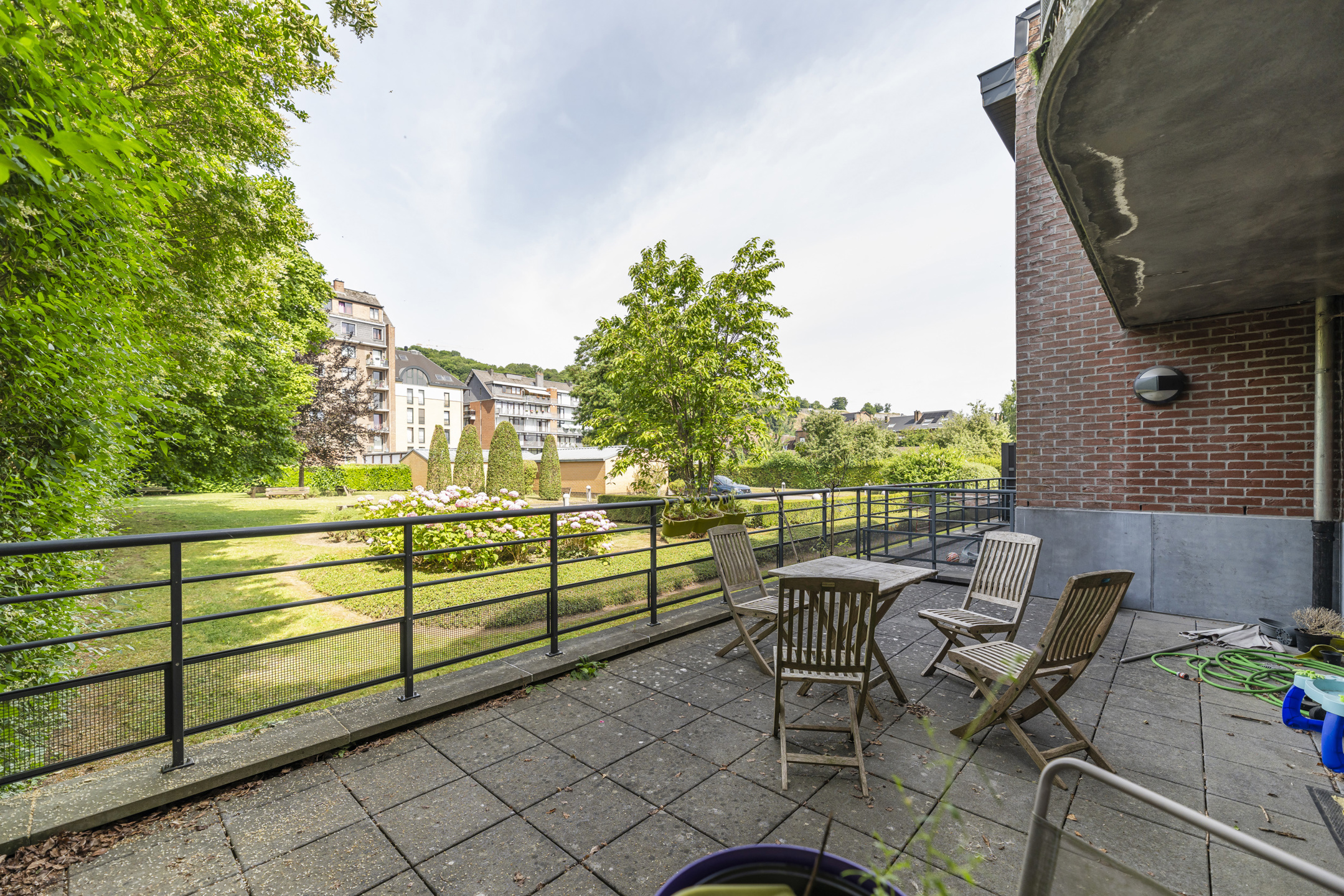 Appartement RDC avec grande terrasse - foto 1